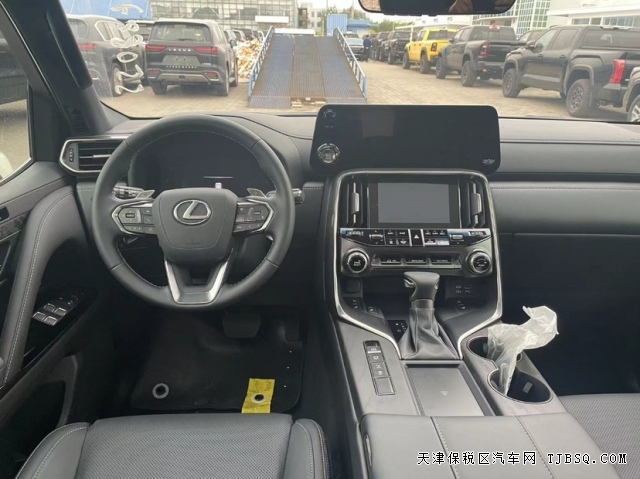 港口又一款價(jià)格崩盤的車型雷克薩斯LX600日系超豪華全尺寸SUV行情跌破160萬(wàn)