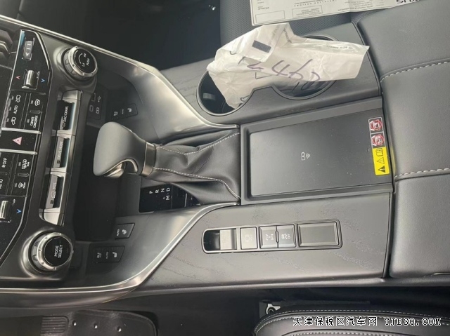 港口又一款價(jià)格崩盤的車型雷克薩斯LX600日系超豪華全尺寸SUV行情跌破160萬(wàn)