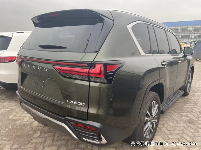 港口又一款價(jià)格崩盤的車型雷克薩斯LX600日系超豪華全尺寸SUV行情跌破160萬(wàn)