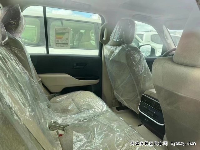最新款豐田酷路澤LC300國六環(huán)保通過港口現(xiàn)車隨時提最新行情價格82萬
