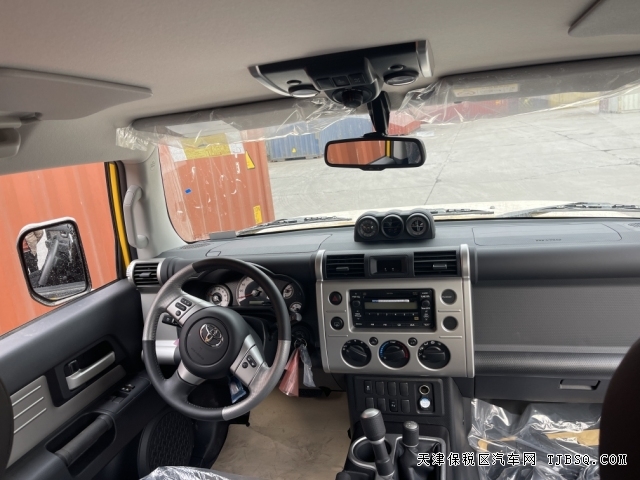 95236dcefd71bfbd319f38836bf7045f 復(fù)古的外觀強悍的越野能力新款豐田酷路澤FJ順利通關(guān)港口最新行情60萬起