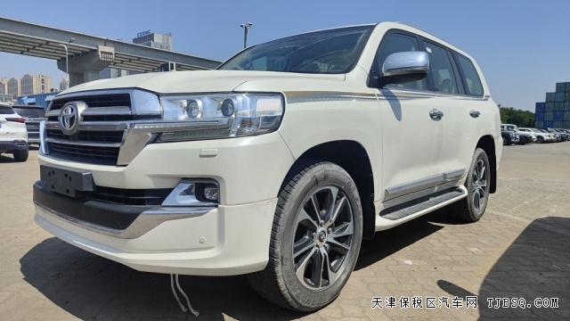 21款豐田蘭德酷路澤5.7大V8現(xiàn)車132萬(wàn)起 最后一批情懷車