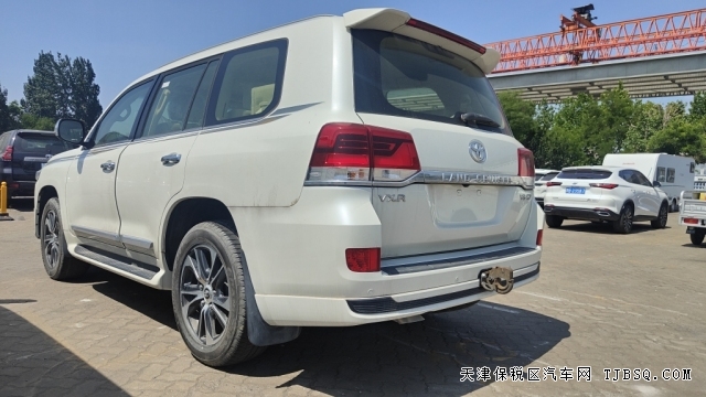 21款豐田蘭德酷路澤5.7大V8現(xiàn)車132萬(wàn)起 最后一批情懷車