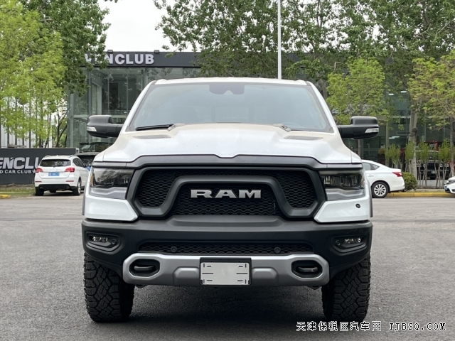 道奇公羊叛逆者 港口現(xiàn)車 小霸王龍 50多萬的價(jià)格 極致性價(jià)比