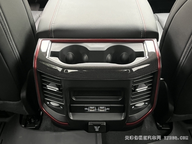 道奇公羊叛逆者 港口現(xiàn)車 小霸王龍 50多萬的價(jià)格 極致性價(jià)比