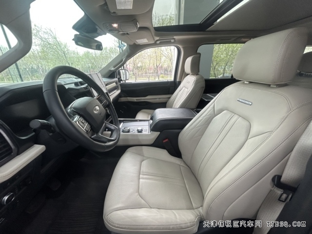 平行進(jìn)口又一個(gè)豪華全尺寸SUV車型福特征服者港口熱賣(mài)中最新報(bào)價(jià)115萬(wàn)