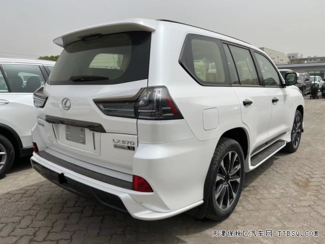 f571c18ea8ef2b68af5386e09aee75c7 成功人士專屬座駕大排量5.7L雷克薩斯LX570即將退市港口最后一批現(xiàn)車最新價格206萬起