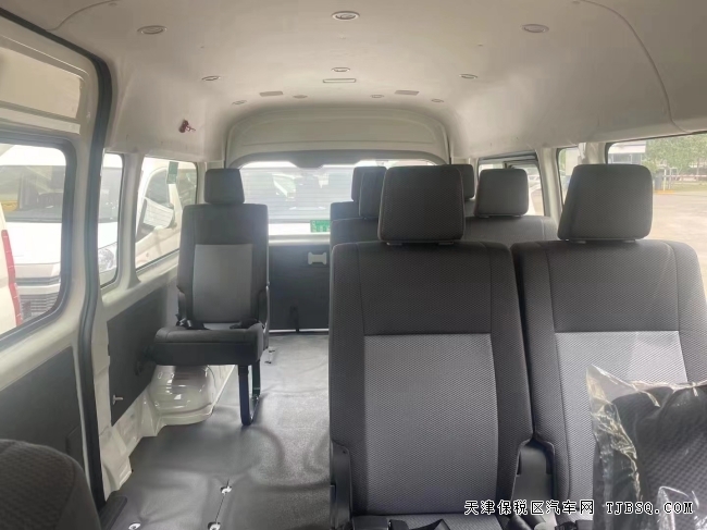 平行進口中東版豐田海獅3.5L大空間商務(wù)車港口現(xiàn)車售價跌幅慘淡