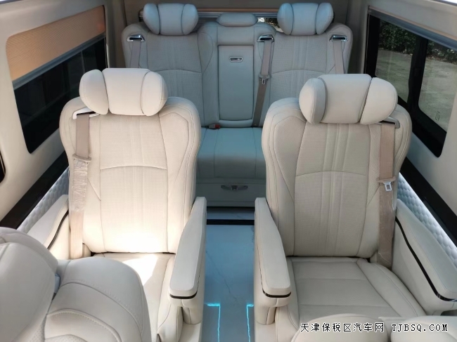 平行進口中東版豐田海獅3.5L大空間商務(wù)車港口現(xiàn)車售價跌幅慘淡