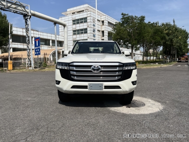 全新改款后的豐田L(fēng)C300酷路澤4.0千呼萬(wàn)喚始出來(lái)港口火爆熱銷中最新售價(jià)80萬(wàn)起
