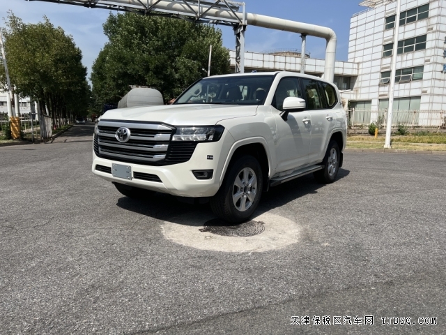 全新改款后的豐田L(fēng)C300酷路澤4.0千呼萬(wàn)喚始出來(lái)港口火爆熱銷中最新售價(jià)80萬(wàn)起