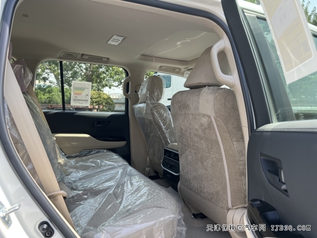 全新改款后的豐田L(fēng)C300酷路澤4.0千呼萬(wàn)喚始出來(lái)港口火爆熱銷中最新售價(jià)80萬(wàn)起