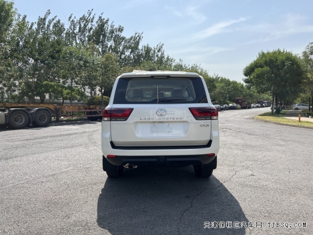 全新改款后的豐田L(fēng)C300酷路澤4.0千呼萬(wàn)喚始出來(lái)港口火爆熱銷中最新售價(jià)80萬(wàn)起