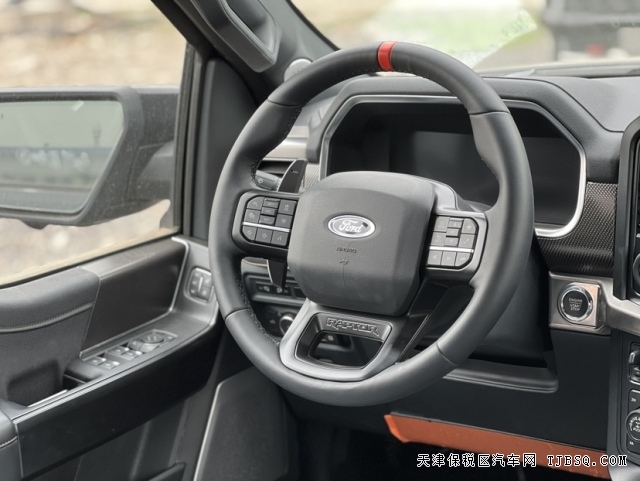 最熱門的皮卡車型之一福特猛禽版顏值動(dòng)力操控?zé)o可挑剔港口最新行情89萬(wàn)