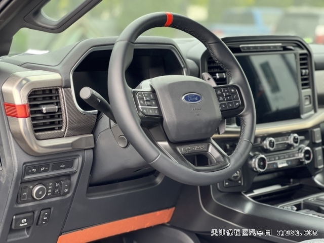 最熱門的皮卡車型之一福特猛禽版顏值動(dòng)力操控?zé)o可挑剔港口最新行情89萬(wàn)