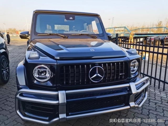 奔馳G63火爆預(yù)售 高配現(xiàn)車(chē)  男人眼中的大玩具  女人眼中的方格子
