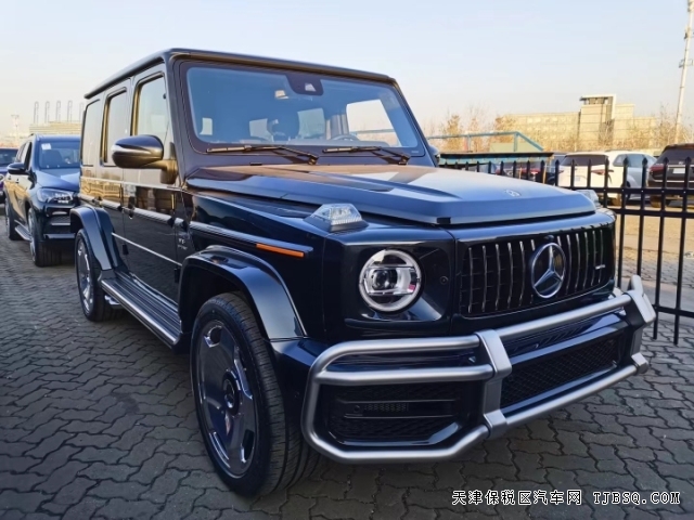 奔馳G63火爆預(yù)售 高配現(xiàn)車(chē)  男人眼中的大玩具  女人眼中的方格子