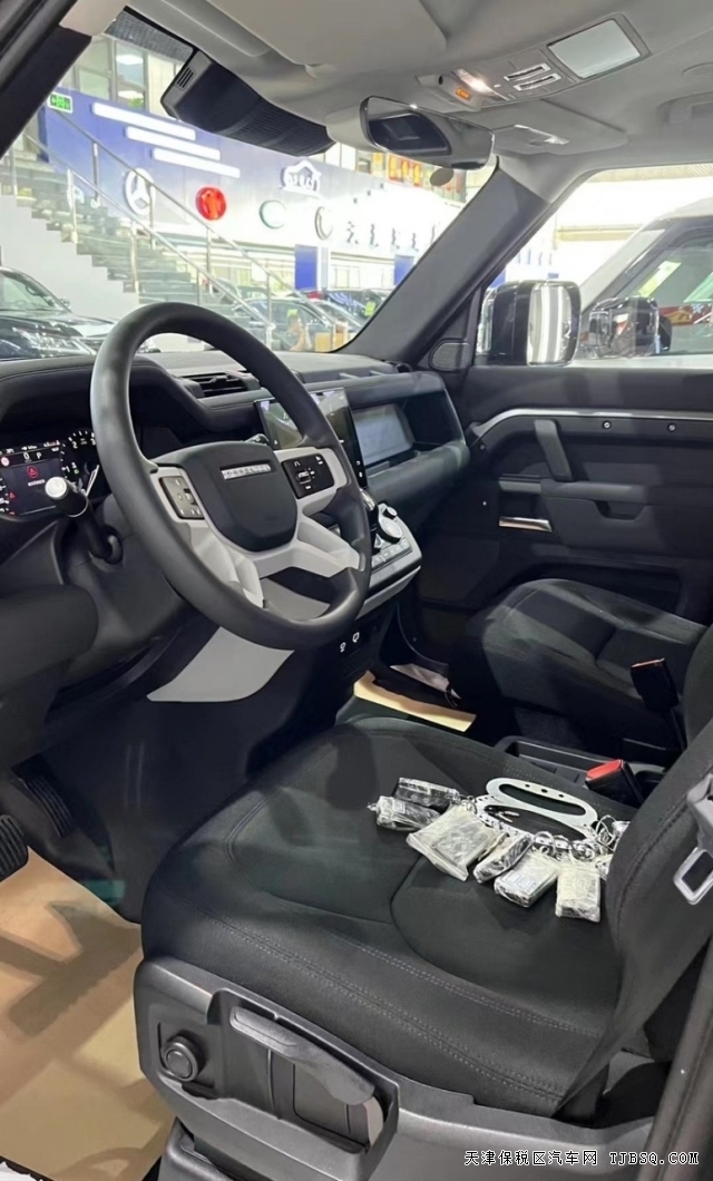 平行進(jìn)口獨(dú)有車型23款110柴油版路虎衛(wèi)士3.0T港口特價(jià)79.8萬(wàn)