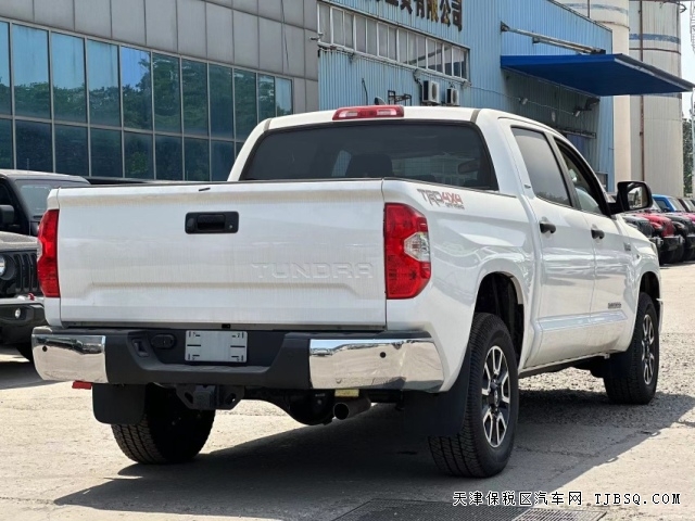 絕版大排量皮卡豐田坦途5.7L港口還有少量現(xiàn)車(chē)長(zhǎng)途穿越的王者最新行情44萬(wàn)