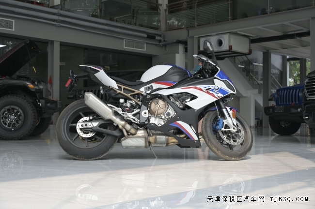 寶馬雙R 展廳現(xiàn)車 特價(jià)出售 