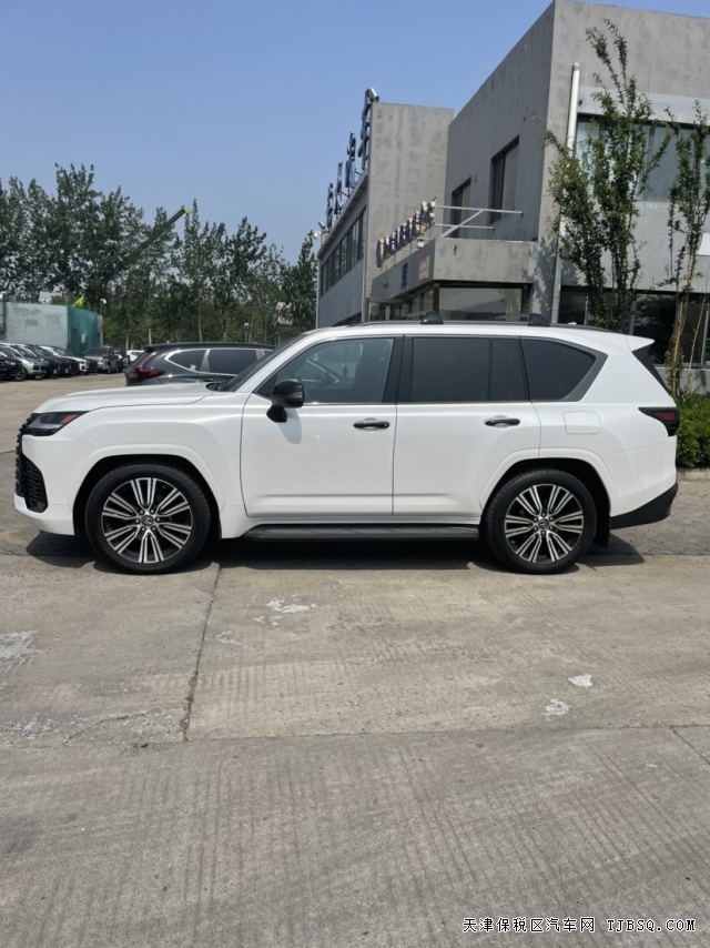 價格一降再降的23款雷克薩斯LX600港口售價跌到冰點抄底的好時候
