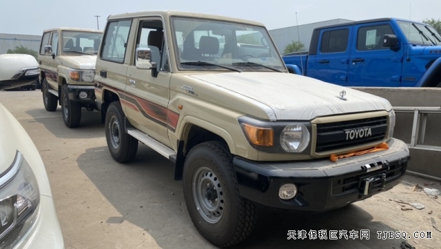 中東版豐田酷路澤LC71三門(mén)版最強(qiáng)越野性能復(fù)古造型港口提車(chē)