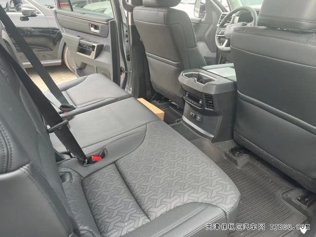23款豐田紅杉美式全尺寸SUV的經典代表港口現(xiàn)車分期無手續(xù)費
