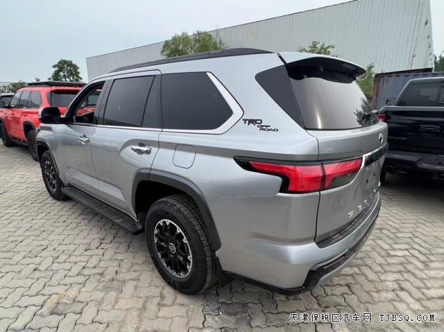23款豐田紅杉美式全尺寸SUV的經典代表港口現(xiàn)車分期無手續(xù)費