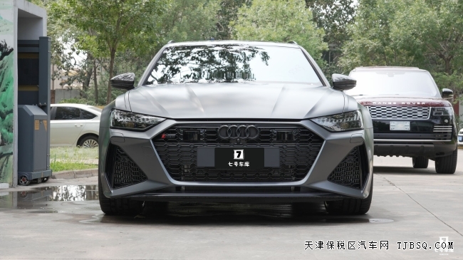 平行進(jìn)口23款?yuàn)W迪RS6 4.0T西裝暴徒獨(dú)家車型港口最新現(xiàn)車售價(jià)200