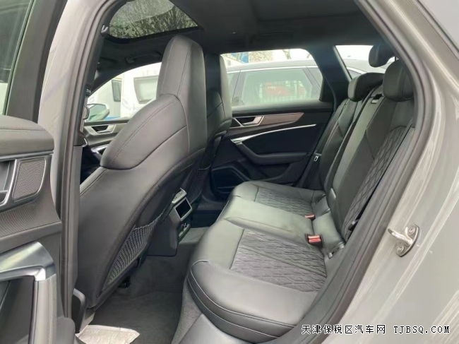 平行進(jìn)口23款?yuàn)W迪RS6 4.0T西裝暴徒獨(dú)家車型港口最新現(xiàn)車售價(jià)200