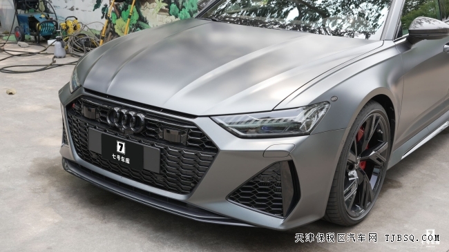 平行進(jìn)口23款?yuàn)W迪RS6 4.0T西裝暴徒獨(dú)家車型港口最新現(xiàn)車售價(jià)200