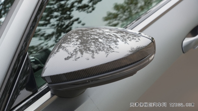 平行進(jìn)口23款?yuàn)W迪RS6 4.0T西裝暴徒獨(dú)家車型港口最新現(xiàn)車售價(jià)200