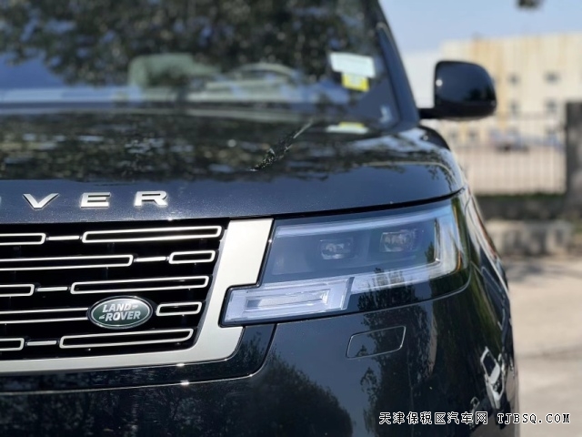 最新款路虎攬勝加長版王者歸來豪華SUV的代表港口現(xiàn)車熱銷中168萬起