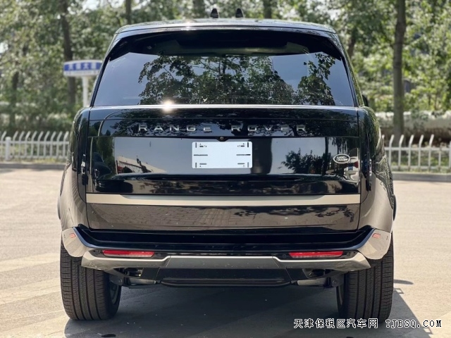 最新款路虎攬勝加長版王者歸來豪華SUV的代表港口現(xiàn)車熱銷中168萬起