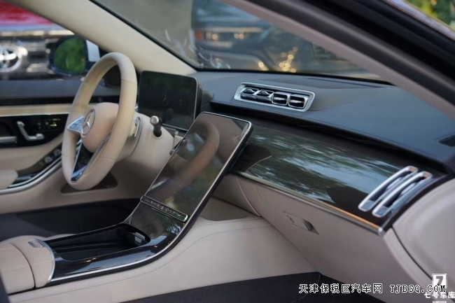 奔馳S580加長改裝普爾曼5.98米現(xiàn)車出售  