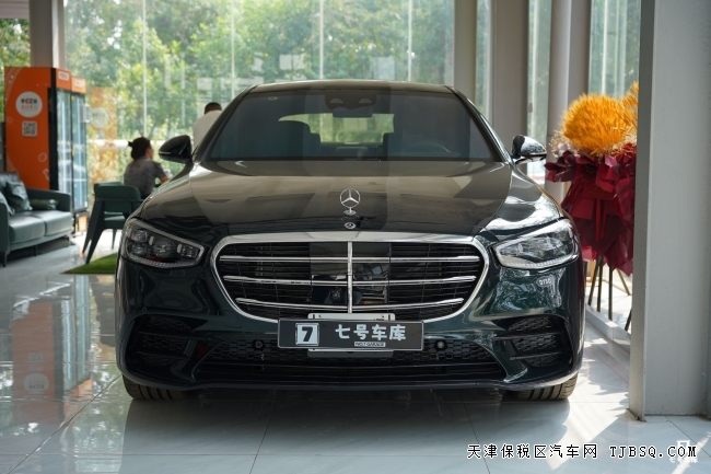奔馳S580比中規(guī)省50萬