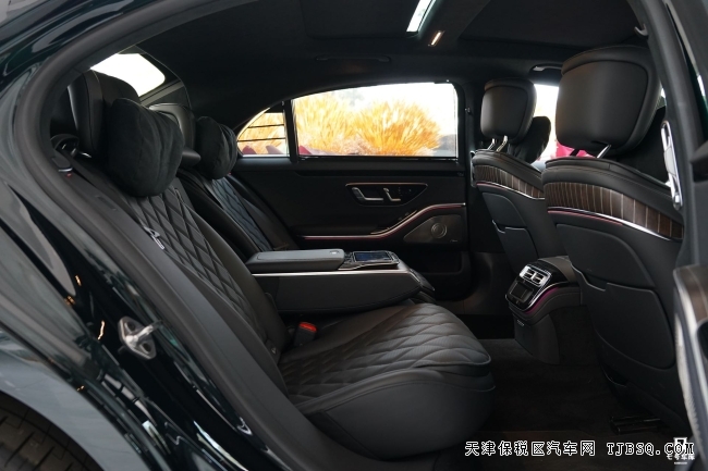 奔馳S580比中規(guī)省50萬