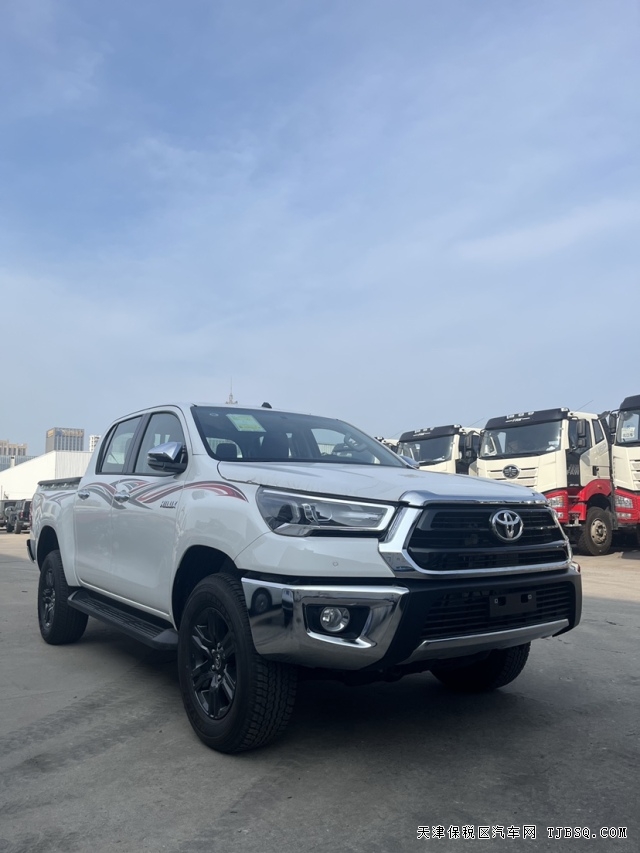 戰(zhàn)地神車豐田皮卡海拉克斯2.8T自動擋柴油版港口最新行情33萬可分期購車