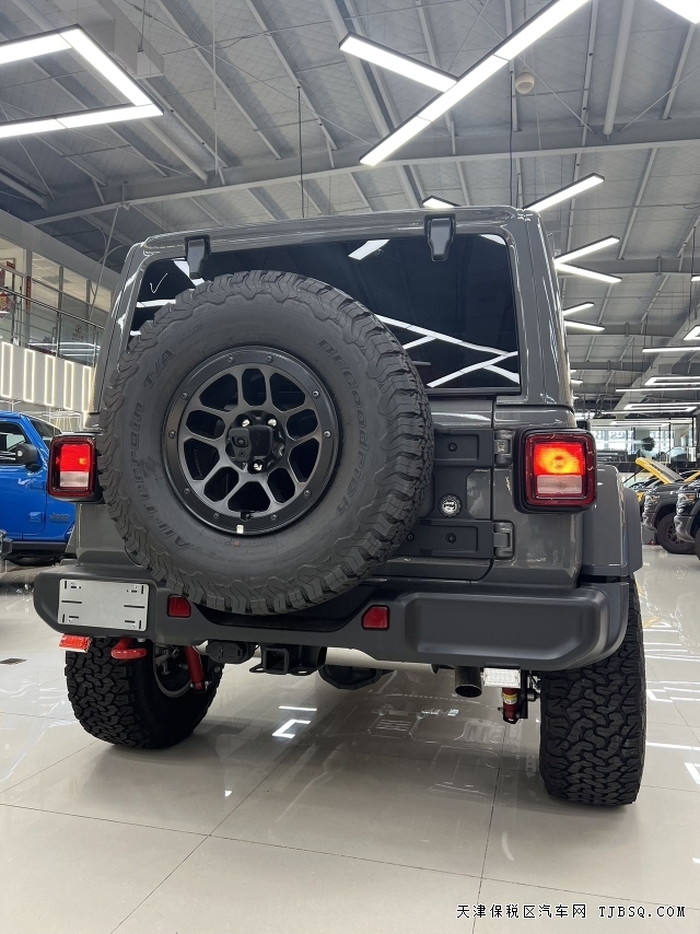 23款加版JEEP牧馬人盧比肯原廠自帶大腳包底盤升高港口現(xiàn)車