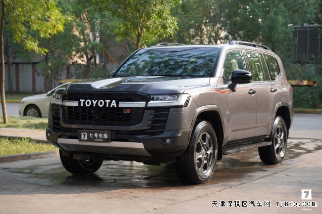 中東版LC300酷路澤GR運(yùn)動(dòng)版頂配最強(qiáng)悍的越野性能港口最新售價(jià)130萬(wàn)