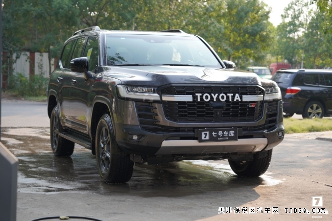 中東版LC300酷路澤GR運(yùn)動(dòng)版頂配最強(qiáng)悍的越野性能港口最新售價(jià)130萬(wàn)