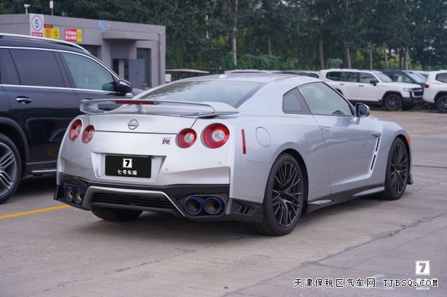 23款日產(chǎn)GTR東瀛戰(zhàn)神高性能跑車港口庫存壓力大最新行情