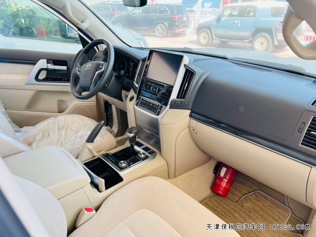 一代經(jīng)典大V8豐田酷路澤5700港口最后一批國六現(xiàn)車可分期購車
