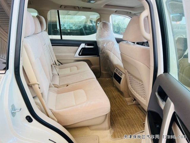 一代經(jīng)典大V8豐田酷路澤5700港口最后一批國六現(xiàn)車可分期購車