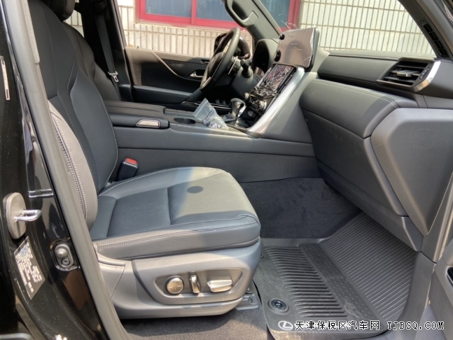 日系最高端車型23款雷克薩斯LX600港口庫存壓力大價格僅需140多萬