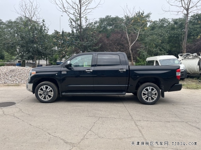 最后幾臺(tái)絕版5.7L豐田坦途V8大皮卡長(zhǎng)途穿越路上的好幫手港口最新行情參數(shù)