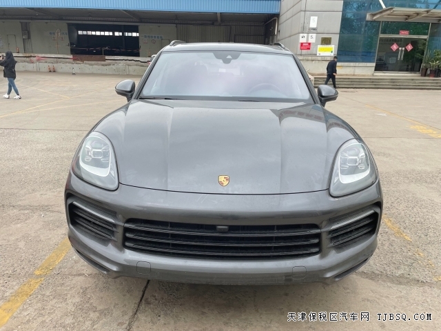平行進(jìn)口保時捷卡宴3.0T港口現(xiàn)車落地價九十多萬可分期購車