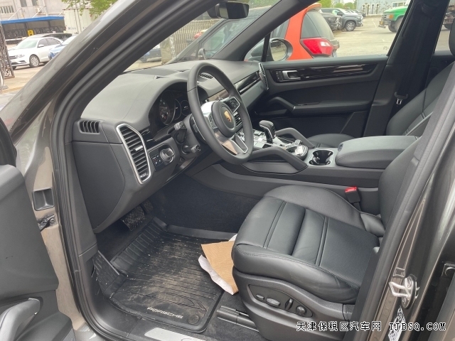 平行進(jìn)口保時捷卡宴3.0T港口現(xiàn)車落地價九十多萬可分期購車