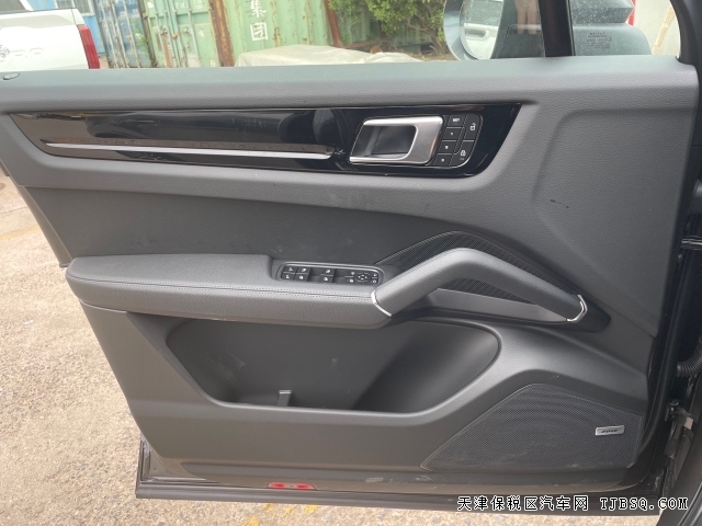 平行進(jìn)口保時捷卡宴3.0T港口現(xiàn)車落地價九十多萬可分期購車
