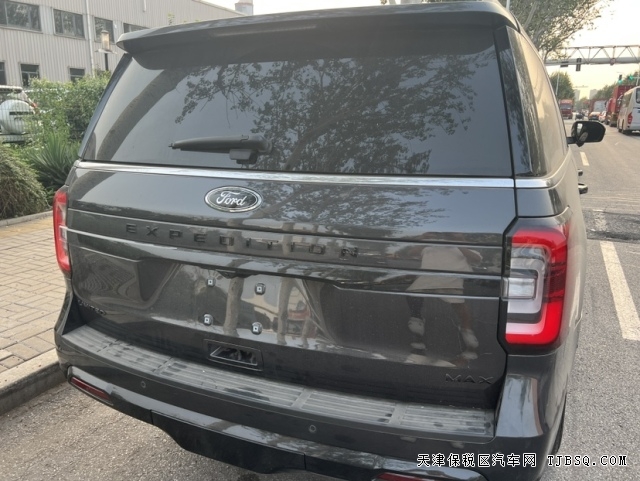平行進(jìn)口23款福特征服者國(guó)六現(xiàn)車(chē)已到港全尺寸SUV最新配置行情